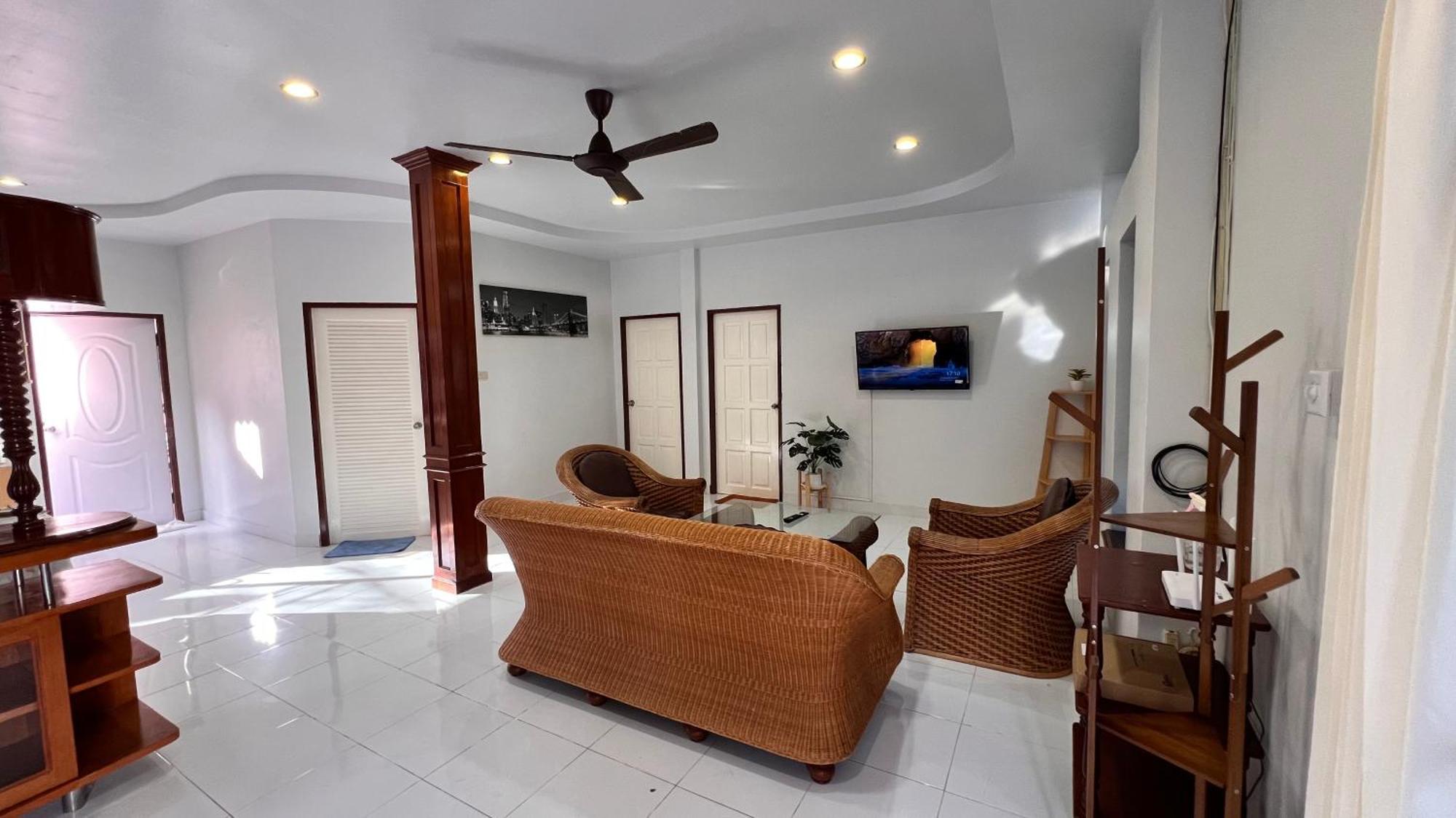 B&g * Kamala Beach